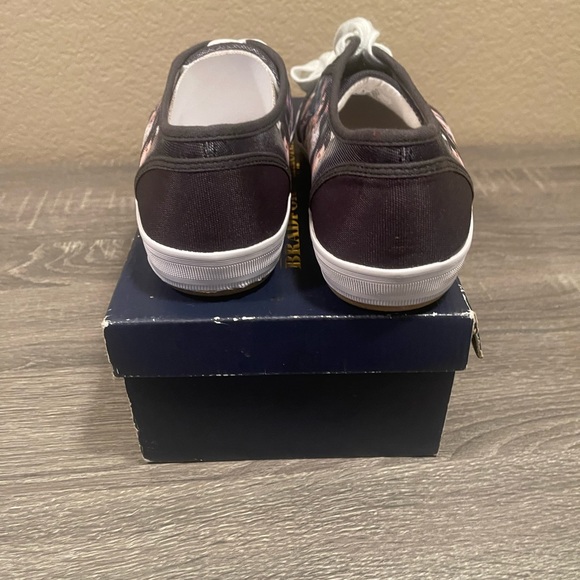 Elvis Presley, Bradford Exchange Women’s Canvas Shoes w/ Lace, Size 8 NEW w Box - Picture 3 of 9